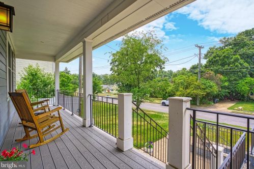1919 Cherri Dr, Falls Church, VA 22043-1071
