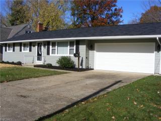 884 Hartford Dr, Elyria, OH 44035-3006