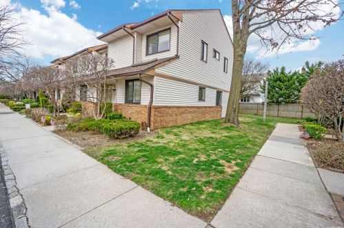 166 Laurel Ln, North Wantagh, NY 11793-2776