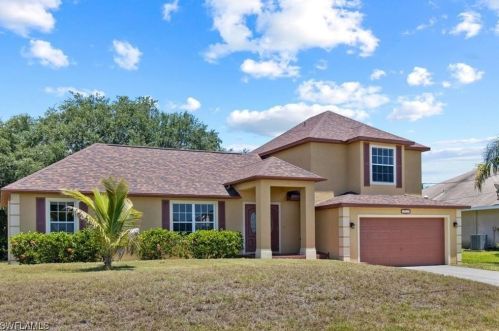 1927 22nd Ct, Cape Coral, FL 33991-3075