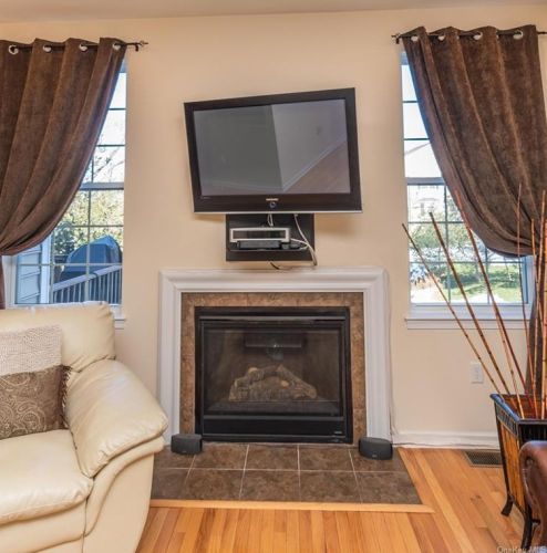 1214 Hustis Dr, Fishkill NY  12524-4968 exterior