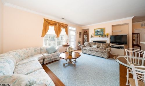 2 Crystal Ct, West Paterson NJ  07424-4228 exterior