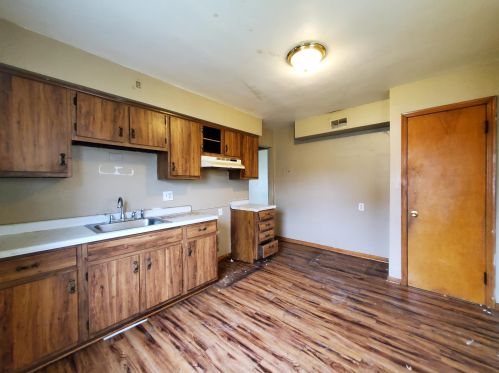 4459 67th St, Milwaukee, WI 53220-3425