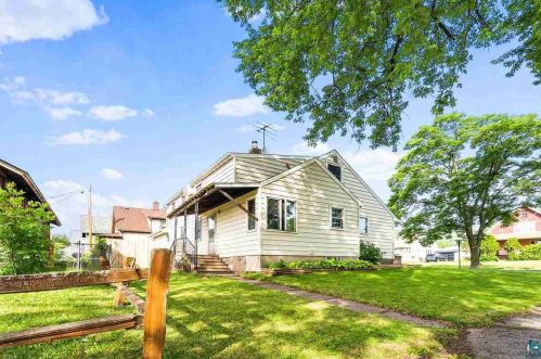 4202 4th St, Duluth, MN 55807-1548
