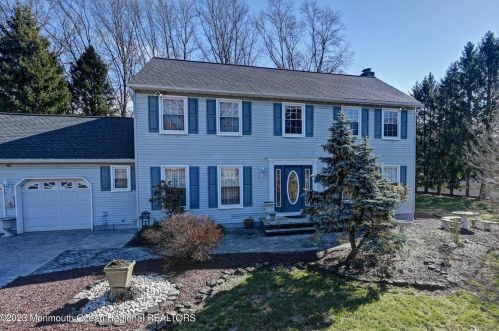 28 Jennifer Dr, Tinton Falls, NJ 07701-5274