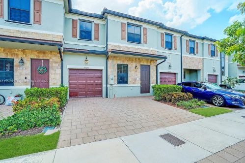 10026 32nd Ln, Hialeah, FL 33018