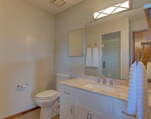 423 Lake Daisy Dr, Winter Haven, FL 33884-2639