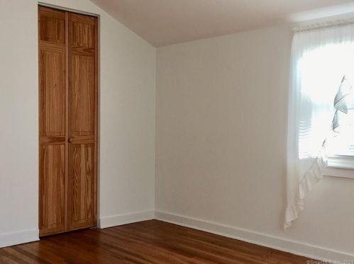 51 Lakeview Ter, Derby CT 06418-1057 exterior