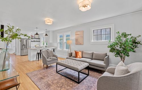 4532 Newhall St, Milwaukee WI 53211-1527 exterior