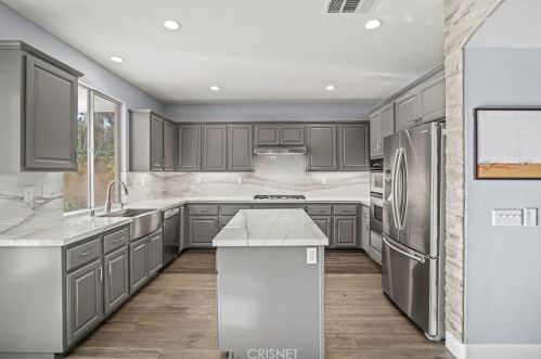 27836 Mariposa Ln, Santa Clarita CA  91384-4114 exterior