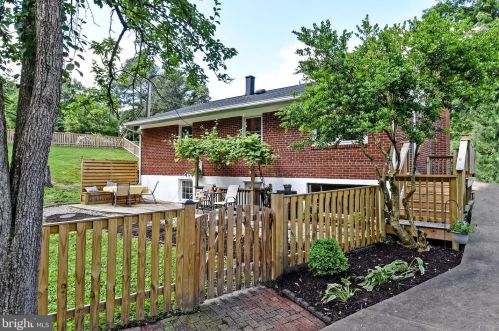 8913 Lagrange St, Lorton VA  22079-1626 exterior