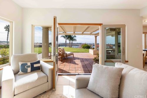 4565 Sea Bluff Cir, Carlsbad CA  92008-3671 exterior
