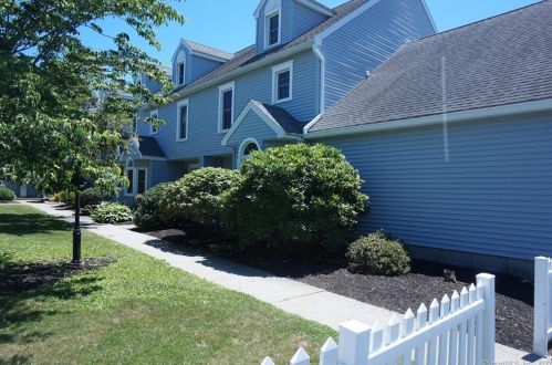 378 Meridian Street Ext, Groton, CT 06340-4131