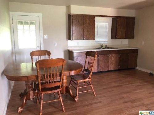 958 Pine St, Seguin, TX 78155-2120