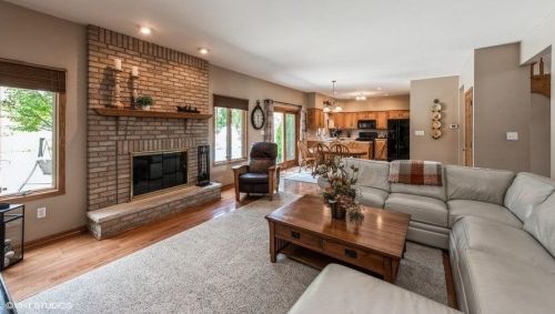 9470 89th Ave, Dyer, IN 46373-9642