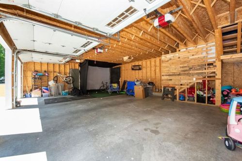 156 Raymond Rd, Deerfield NH  03037-1507 exterior