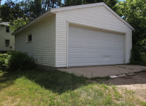 818 Jefferson St, Alex MN  56308-1824 exterior