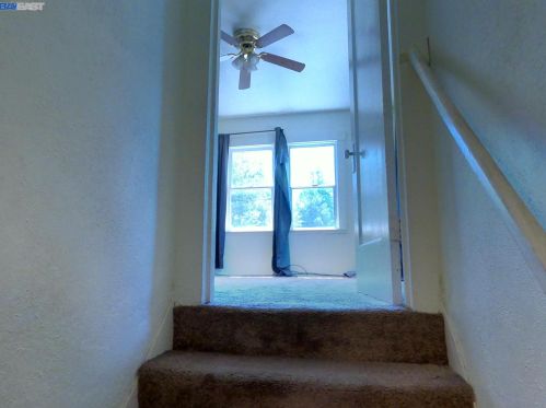 10907 Foothill Blvd, Oakland CA  94605-5203 exterior