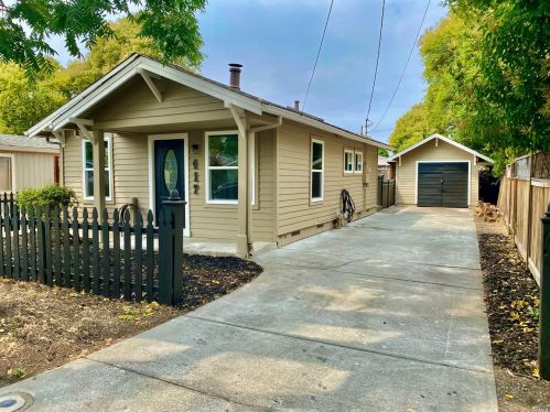 417 Trowbridge St, Santa Rosa, CA 95401-5322