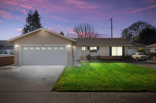 900 Tokay St, Lodi, CA 95240-3930