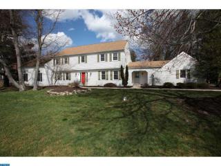 90 Hunter Ln, Gardenville, PA