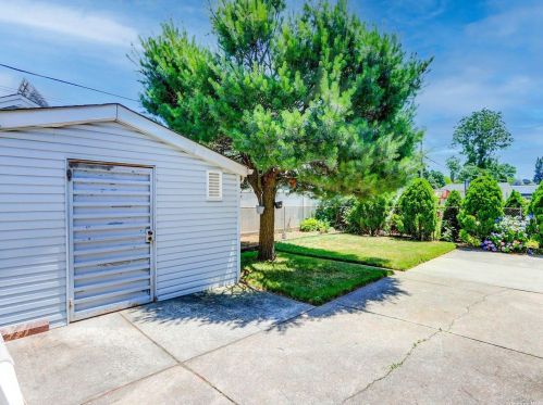 86-33 Winchester Blvd, Jamaica NY  11426-2100 exterior