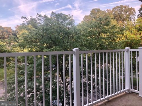 311 Stone Hurst Ct, New Castle DE  19720-3947 exterior