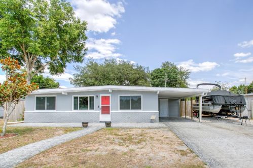 1914 Harpoon Dr, Tarpon Springs, FL 34690-6036