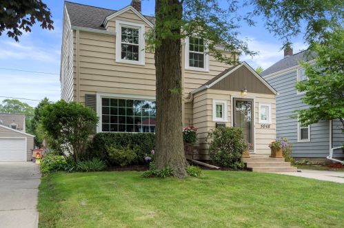 5048 Berkeley Blvd, Milwaukee, WI 53217-5501