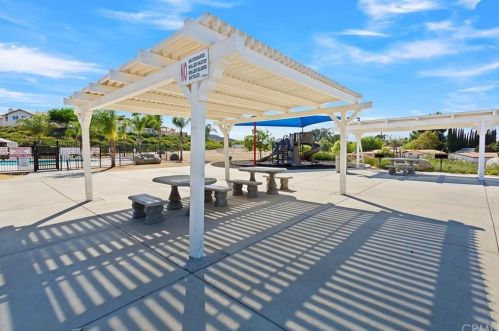 33278 Hidden Holw Dr, Wildomar CA exterior