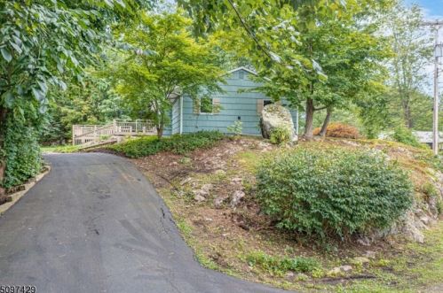 109 Shore Rd, Andover NJ  07821-2242 exterior