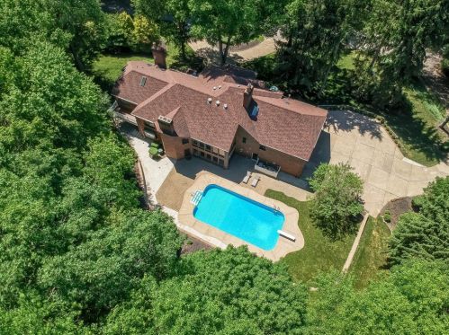 609 Lincoln Rd, Bradfordwoods, PA 15015-1223