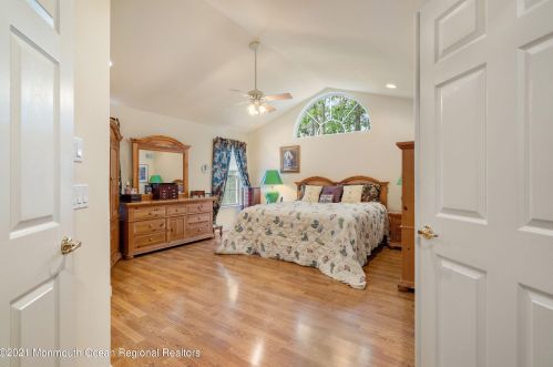 28 Winding River Rd, Lakewood NJ  08701-5733 exterior