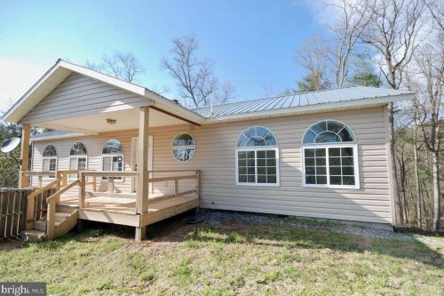 256 Foxfire Ln, Brandywine, WV 26802