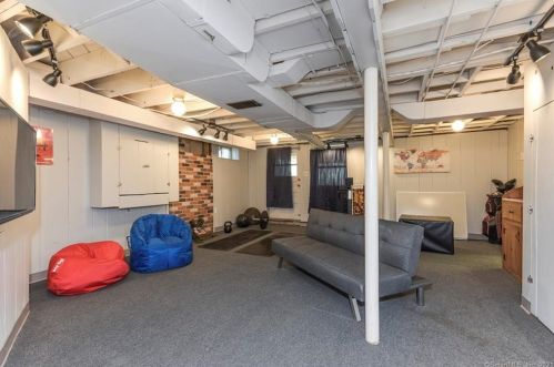 415 Ridge Rd, Middletown CT  06457-5230 exterior