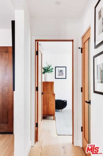 14322 Collins St, Van Nuys CA  91401-4612 exterior