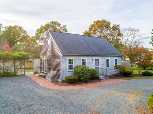 15 Pond Vw Dr, Mashpee MA  02649-3126 exterior