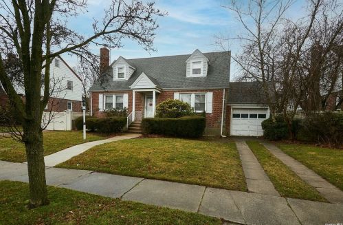 83-18 246th St, Jamaica, NY 11426-1821