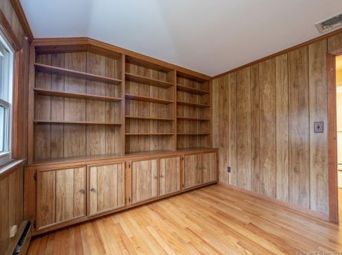 25 Arrowhead Rd, Wilton CT  06897-4402 exterior