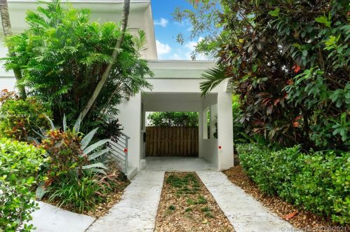 429 102nd St, Miami, FL 33138-2452