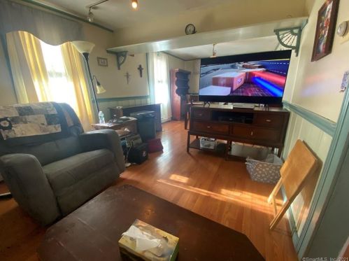 71 Newton Ave, Plainville CT  06062-2841 exterior