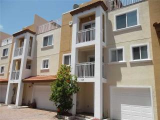 1668 Hayes St, Hollywood, FL 33020-3681