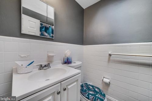 209 Bannockburn Ave, Prospectville PA 19002-5806 exterior