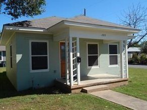 209 7th St, Georgetown TX  78626-5735 exterior