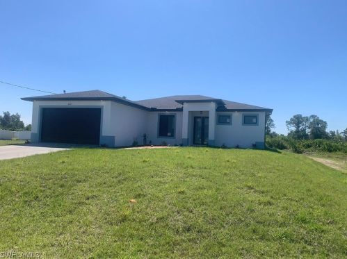 3217 64th St, Lehigh Acres, FL 33971-8805