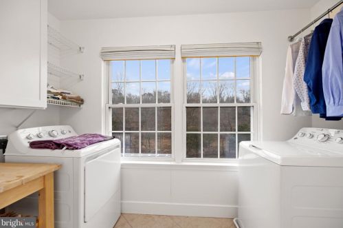 951 Rhonda Pl, Leesburg VA  20175-5632 exterior