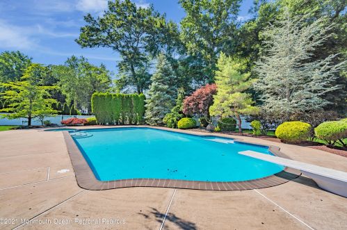 142 Serpentine Dr, Morganville NJ  07751-1400 exterior