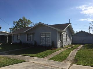34 Azalea Dr, Gretna, LA 70053-5028