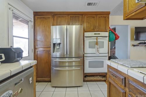 6040 Moraga Ave, Riverside CA 92509-6251 exterior