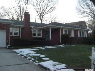 11 Sea Spray Dr, Center Port, NY 11721-1632